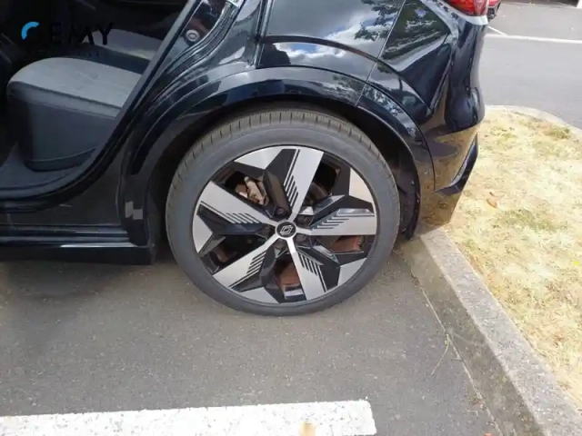 Renault Megane e-tech ev60 220 ch super charge — photo 11