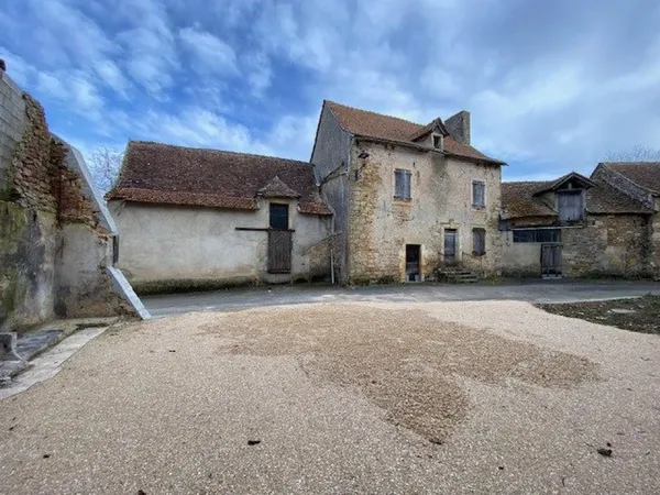 Ste CROIX - Maison 158 m² à restaurer avec hangar 48 m²