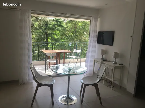 Studio rénové avec climatisation - Gréoux-les-Bains - 95 000