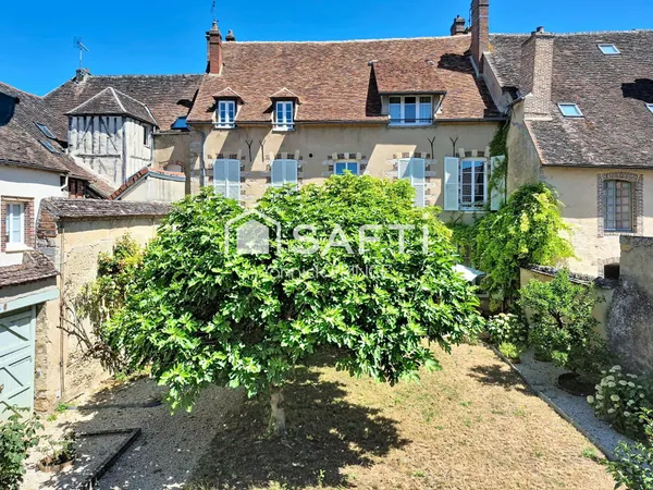 Maison de Maître du 18è siècle, plein coeur de ville !!