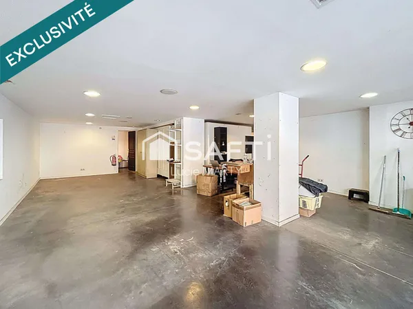 Local 111m2 avec vitrine, climatisé