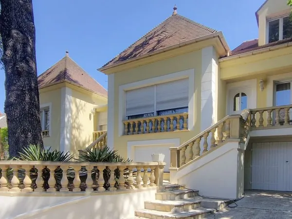 Maison 13 pièces 260 m²