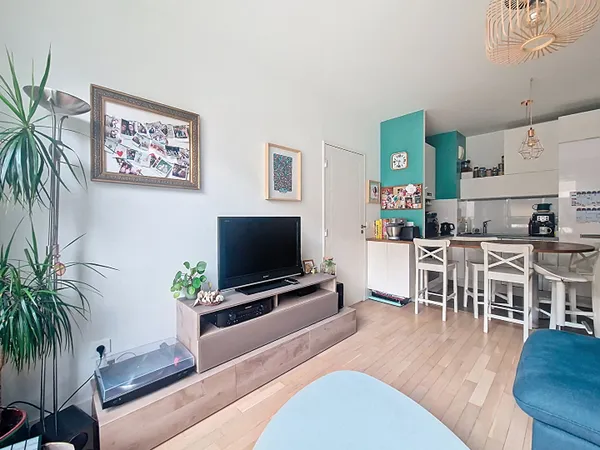 Appartement Paris 3 pièce(s) 53.12 m2