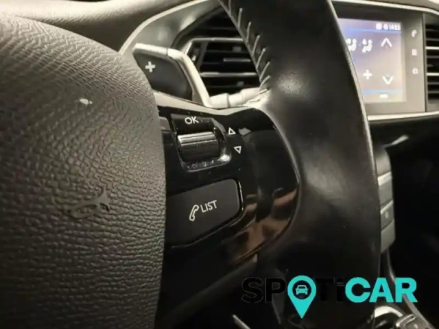 Peugeot 308 sw 1.2 puretech 130ch e6.c s&amp;s allure eat8 — photo 13