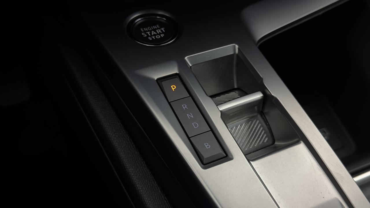 Peugeot 308 SW PHEV 180 e-EAT8 — photo 28