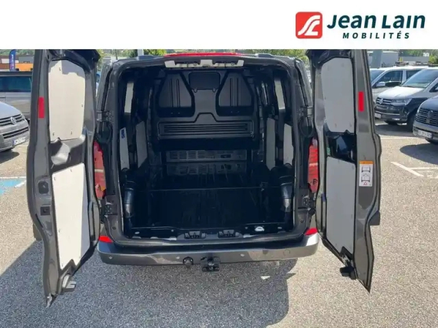 Volkswagen Transporter van l1h1 2.0 tdi 170 bva8 4motion — photo 10