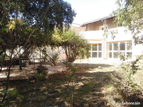 Vends Local Commercial + Habitation + Terrain