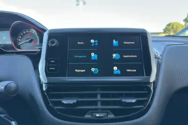Peugeot 2008 puretech 130ch s&amp;s bvm6 — photo 17