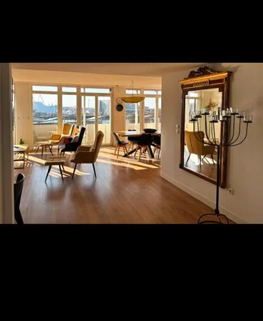 APPARTEMENT RENOVE VUE SUR PORT 98 m2