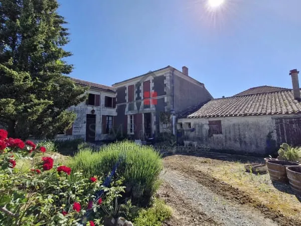 Maison de caractère à rénover / Fort potentiel 400 m²