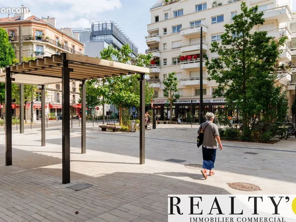 Local commercial 143 m²