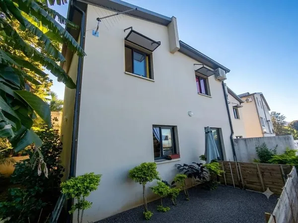 Maison F4 avec étage  La Rivière Saint-Louis