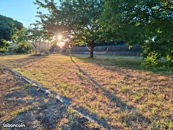 Beau terrain constructible ~500 m² au calme