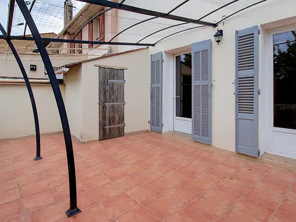 A VENDRE EN EXCLUSIVITÉ - Appartement T3 d'environ 60m2 avec terrasse et combles aménageables - Cent