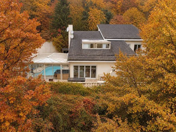 Maison 7 pièces 320 m²