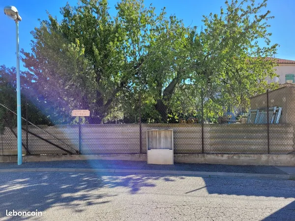 TERRAIN CONSTRUCTIBLE A BAIXAS 666m2