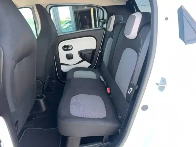 Renault Twingo iii e-tech — photo 21