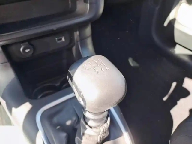Citroën C3 1.2 puretech 110ch s&amp;s shine 124g — photo 14