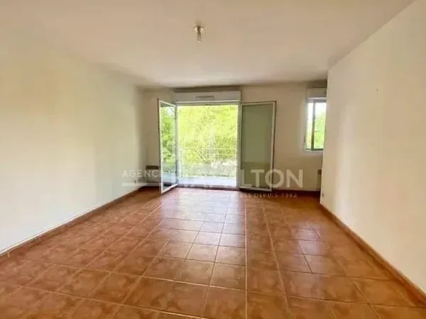 T2 lumineux avec terrasse et ascenseur