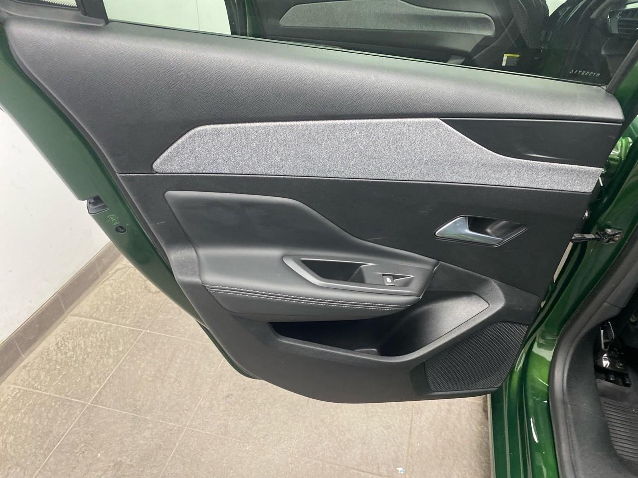 Peugeot 308 phev 180 e-eat8 allure pack — photo 20