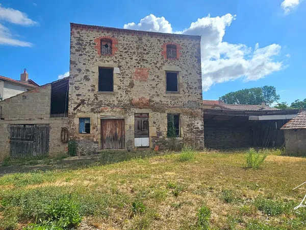BRENAT - Ensemble immobilier et dépendance à rénover - Fort potentiel