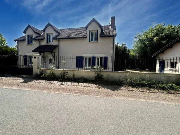 SAINT-ELOI JOLIE MAISON PLEINE DE CHARME