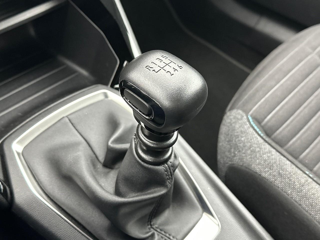 Peugeot 2008 puretech 100 s&s bvm6 style — photo 28
