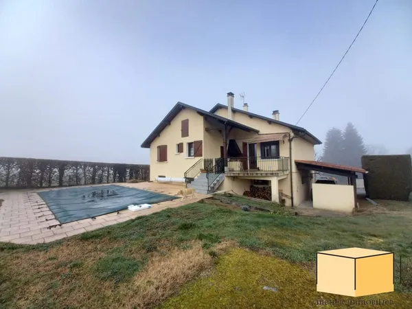 Appartement 5 pièces avec piscine sur BELLEY (01300)