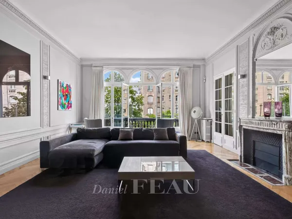 Appartement 6 pièces 242 m²