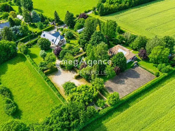 Associé à la maison