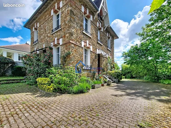Maison 8 pièces 200 m²
