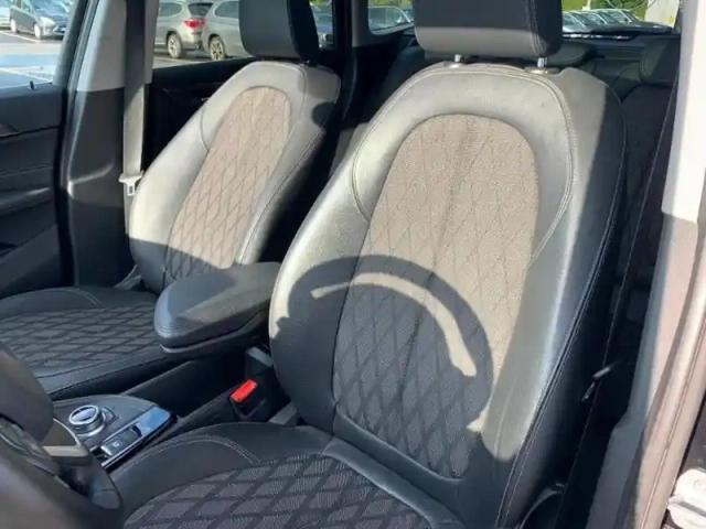Bmw X1 sdrive18ia 140ch xline dkg7 — photo 10