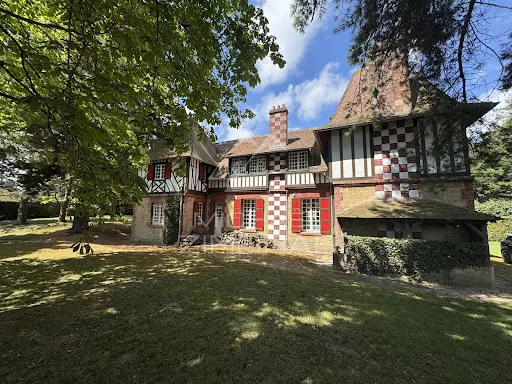 Maison 8 pièces 248 m²