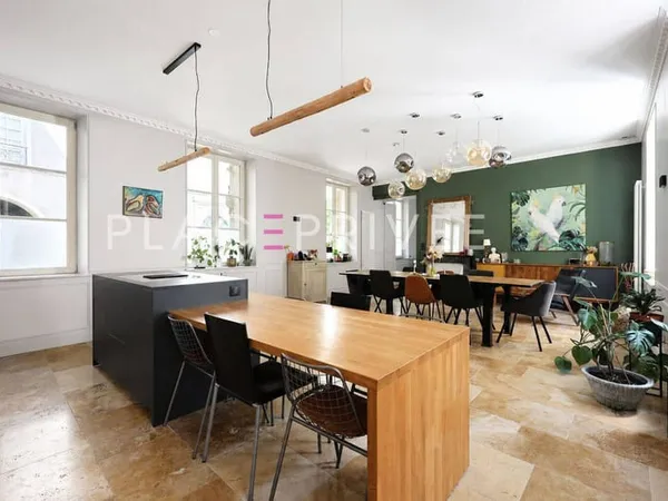 Triplex 10 pièces 266 m²