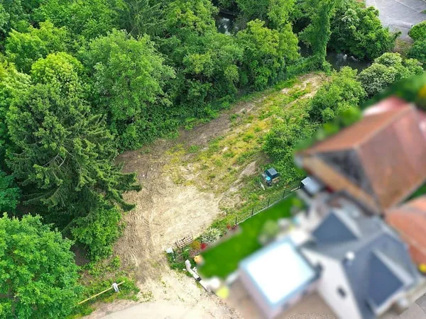 Terrain 746 m²