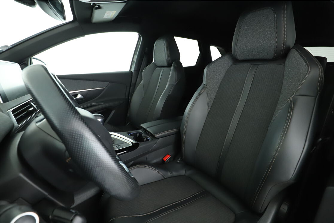 Peugeot 3008 1.2 PureTech GT Line — photo 9