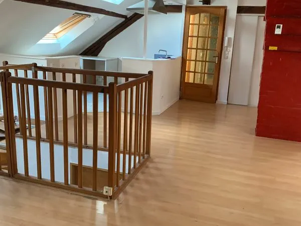 Libre appt type 4/5 mansardé 100 m2 lumineux