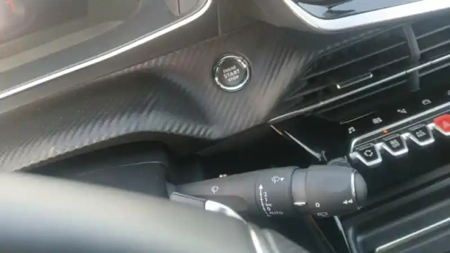 Peugeot 208 puretech 130 s&amp;s eat8 — photo 27