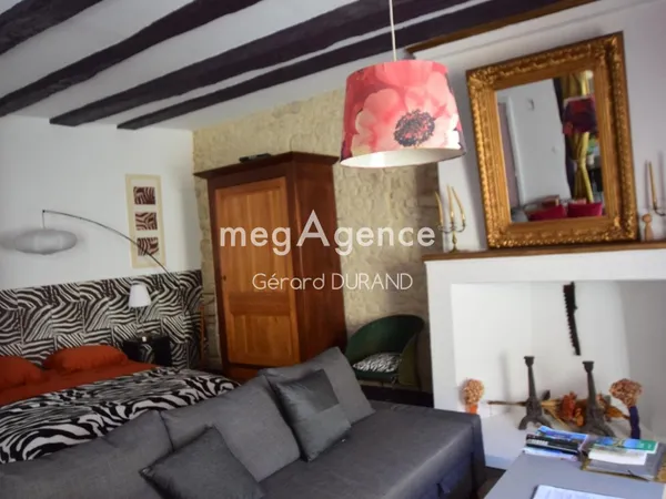 Maison authentique en pierres et poutres apparentes contenant 3 appartements
