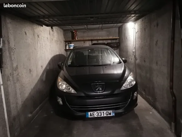 Garage sécurisé. Gustave Rivet/Albert 1er Belgique
