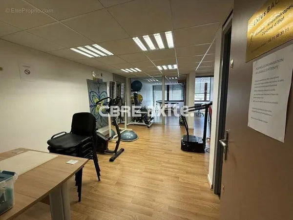 Commerce 64 m²