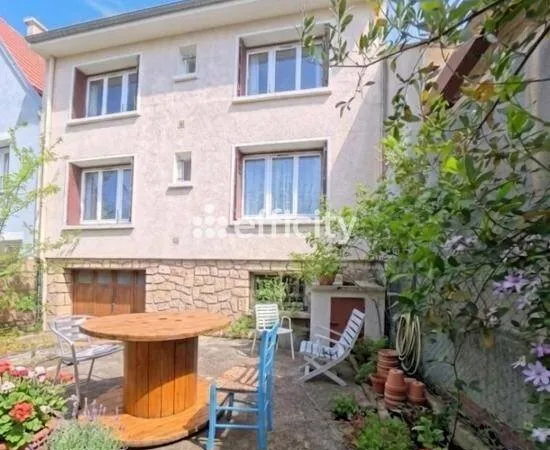 Maison 7 pièces 225 m²