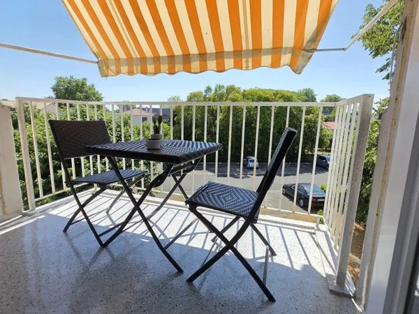 Appartement T4 traversant de 79 m² avec deux balcons et parking
