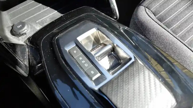 Peugeot 208 electrique 50 kwh 136ch — photo 18