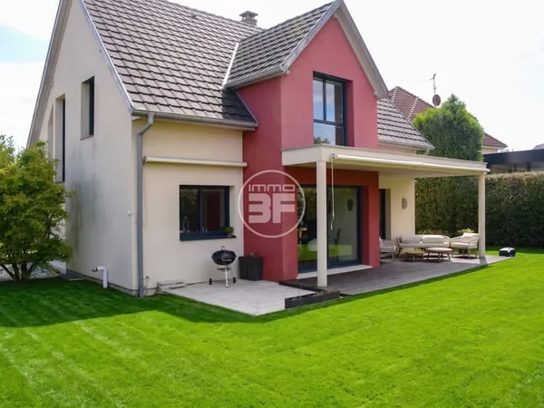 Maison familiale aux portes de la Suisse - 7 pièces, 6 chambr
