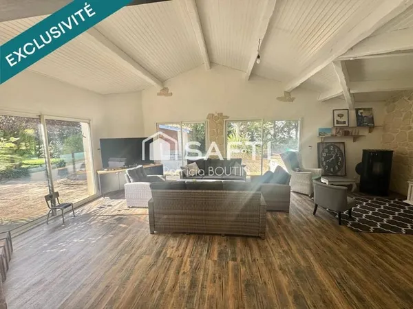 Studio 8 pièces 212 m²