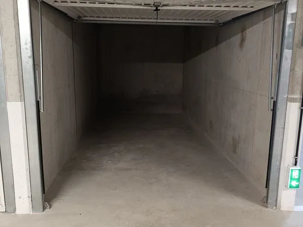 Location BOX/Parking LOUVRES