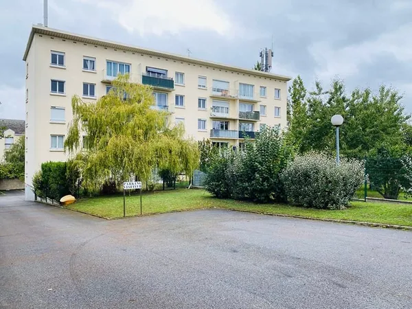 BEL APPARTEMENT F3 avec BALCON, CAVE et PARKING