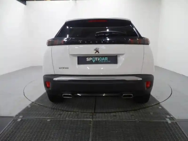 Peugeot 2008 1.2 puretech 130ch s&amp;s allure — photo 2