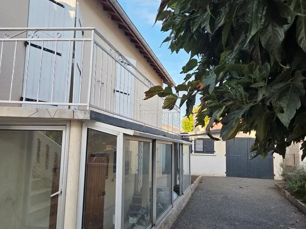 Maison rénovée centre Libos